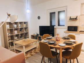 Kana, Makarska